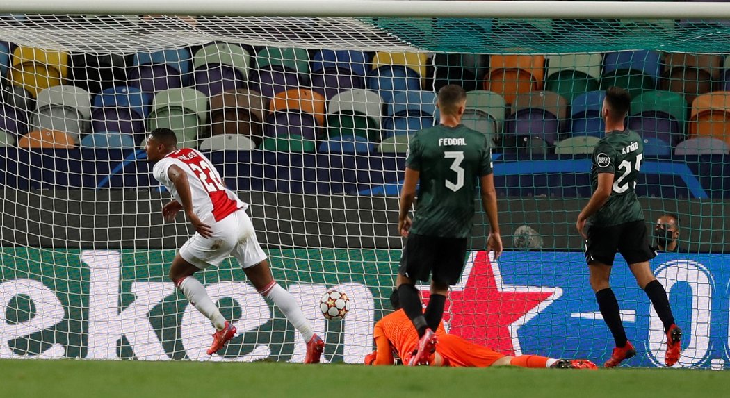 Sébastien Haller přispěl čtyřmi góly k výhře Ajaxu 5:1 nad Sportingem Lisabon v Lize mistrů