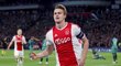 Kapitán Ajaxu Matthijs de Ligt slaví gól do sítě Tottenhamu