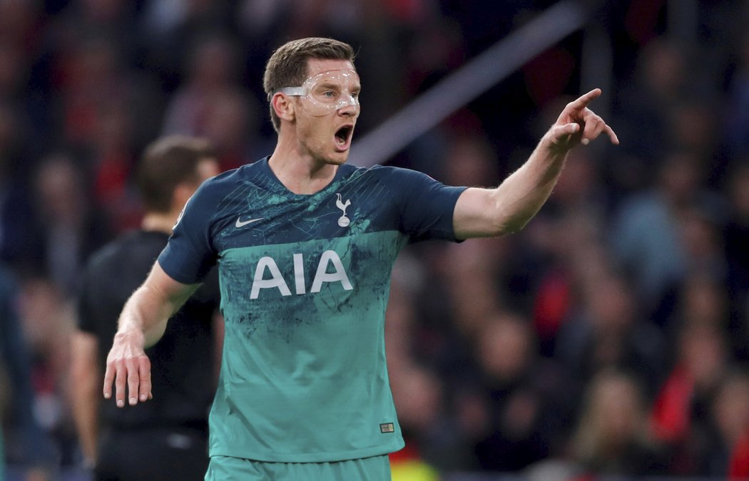 Stoper Tottenhamu Jan Vertonghen nastoupil s obličejovým krytem