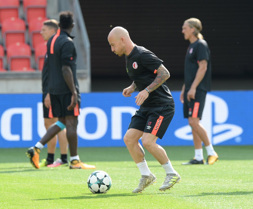 Miroslav Stoch na tréninku Slavie před zápasem s APOELem