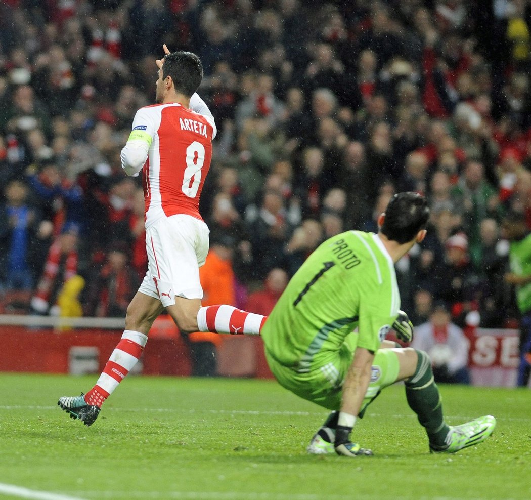 Mikel Arteta právě proměnil pokutový kop a Arsenal vedl nad Anderlechtem 1:0