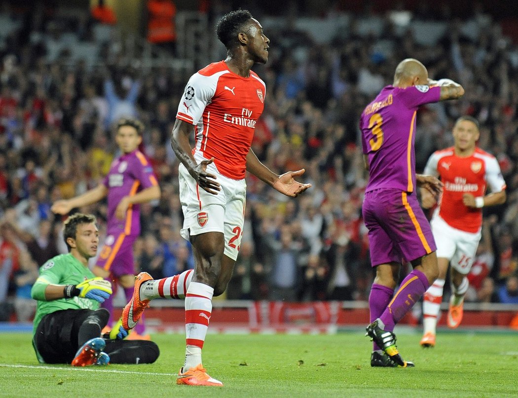 Útočník Danny Welbeck vstřelil hattrick proti tureckému soupeři.