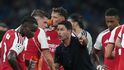 Mikel Arteta v komunikaci s hráči Arsenalu