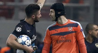 Spasitel Arsenalu Giroud: První hattrick! Čech přispěl TOP zákrokem