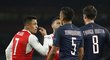 Hvězda Arsenalu Alexis Sánchez ve vyhrocené diskuzi s hráči PSG