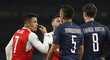 Hvězda Arsenalu Alexis Sánchez ve vyhrocené diskuzi s hráči PSG