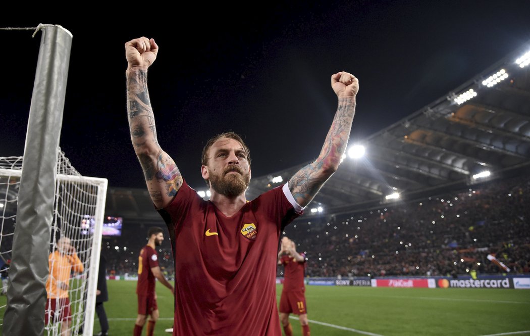 Daniele de Rossi šel příkladem a gólem pomohl k postupu Říma nad Barcelonou