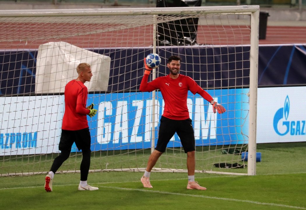 Plzeňští brankáři Dominik Sváček (vlevo) a Matúš Kozáčik na tréninku před duelem s AS Řím