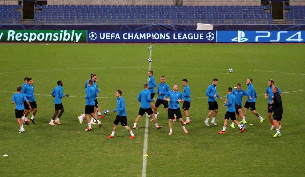 Plzeňští hráči na předzápasovém tréninku na stadionu v Římě. V úterý zde vyzvou místní AS