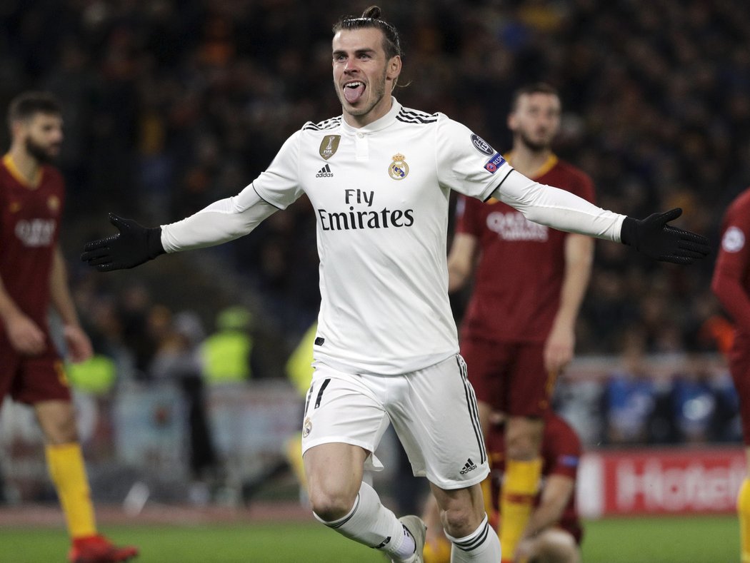 Gareth Bale slaví gól, který vstřelil AS Řím