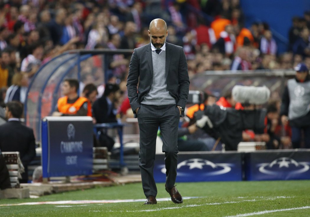 Zklamaný trenér Bayernu Pep Guardiola