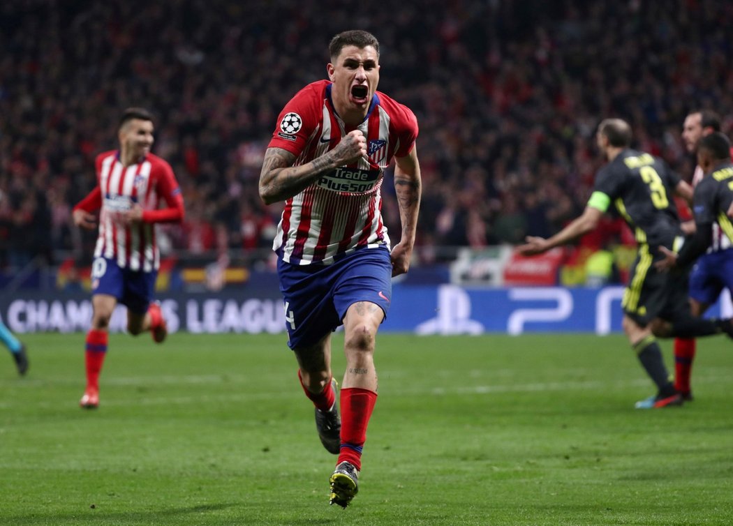 Jose Giménez oslavuje druhou vstřelenou branku v osmifinále s Juventusem