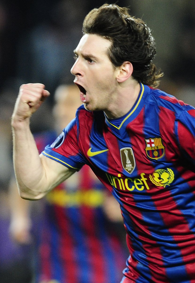 Lionel Messi slaví svoji branku do sítě Arsenalu