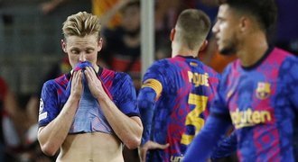 Barcelona pod palbou: Obraz zmaru! Buďme realisté, řekl kouč Koeman