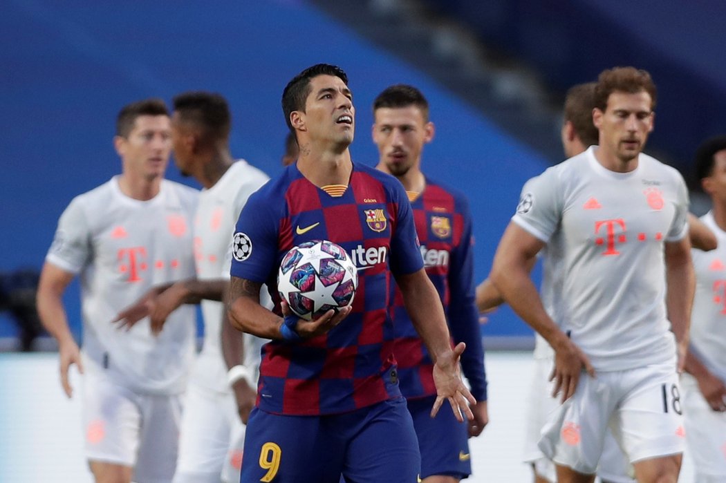 Zklamaný Luis Suárez po inkasovaném gólu