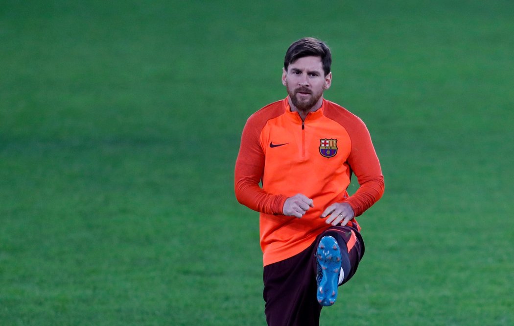 Lionel Messi na tréninku Barcelony den před úvodním osmifinále Ligy mistrů s Cheslea