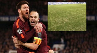 Překonali Mourinhův trik! Barcelona zvládla na Chelsea i mizerný trávník