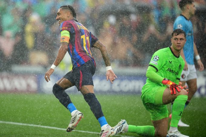 Liga mistrů ONLINE: Barcelona - Feyenoord 2:0. Slovan hraje s PSG, Arsenal v Neapoli Liga mistrů ONLINE: Barcelona - Feyenoord 2:0. Slovan hraje s PSG, Arsenal v Neapoli