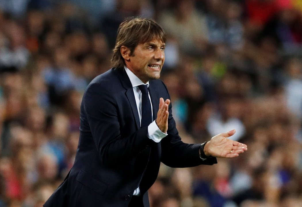 Antonio Conte reaguje na vývoj zápasu Interu s Barcelonou