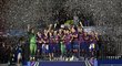 Fotbalisté Barcelony s pohárem pro vítěze Ligy mistrů