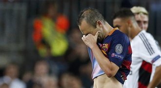 Nejen Messi! Barceloně se zranil i Iniesta, jak dlouho bude chybět?