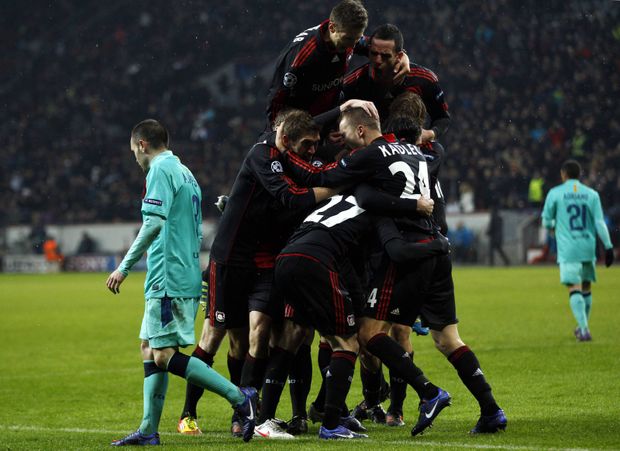 Radost domácích z jediného gólu v síti Barcelony, o který se postaral český hráč Michal Kadlec Radost domácích z jediného gólu v síti Barcelony, o který se postaral český hráč Michal Kadlec