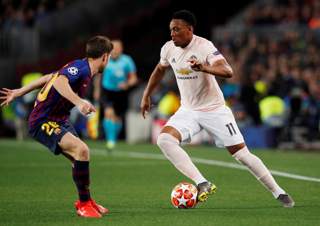 Fotbalisté Manchesteru United se snaží postoupit přes Barcelonu