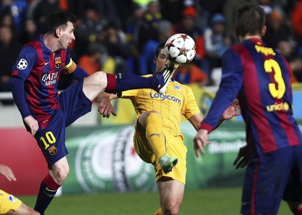 Lionel Messi v akci během vítězného zápasu s Apoelem Nikósia