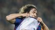 Kapitán Barcelony Carlos Puyol se raduje z branky do sítě AC MIlán