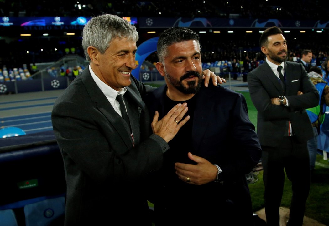 Trenér Barcelony Quique Setién s koučem Neapole Gennarem Gattusem