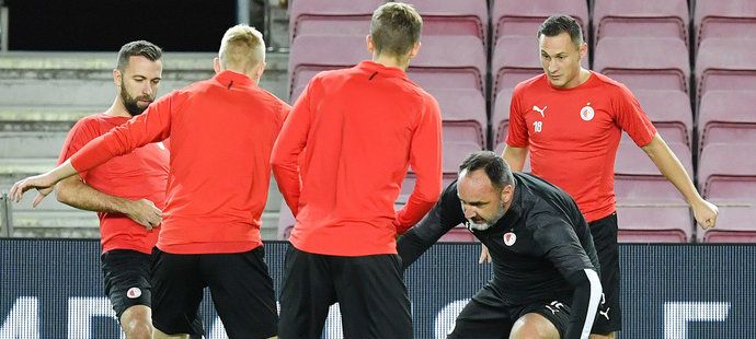 Slavia má za sebou předzápasový trénink na Camp Nou