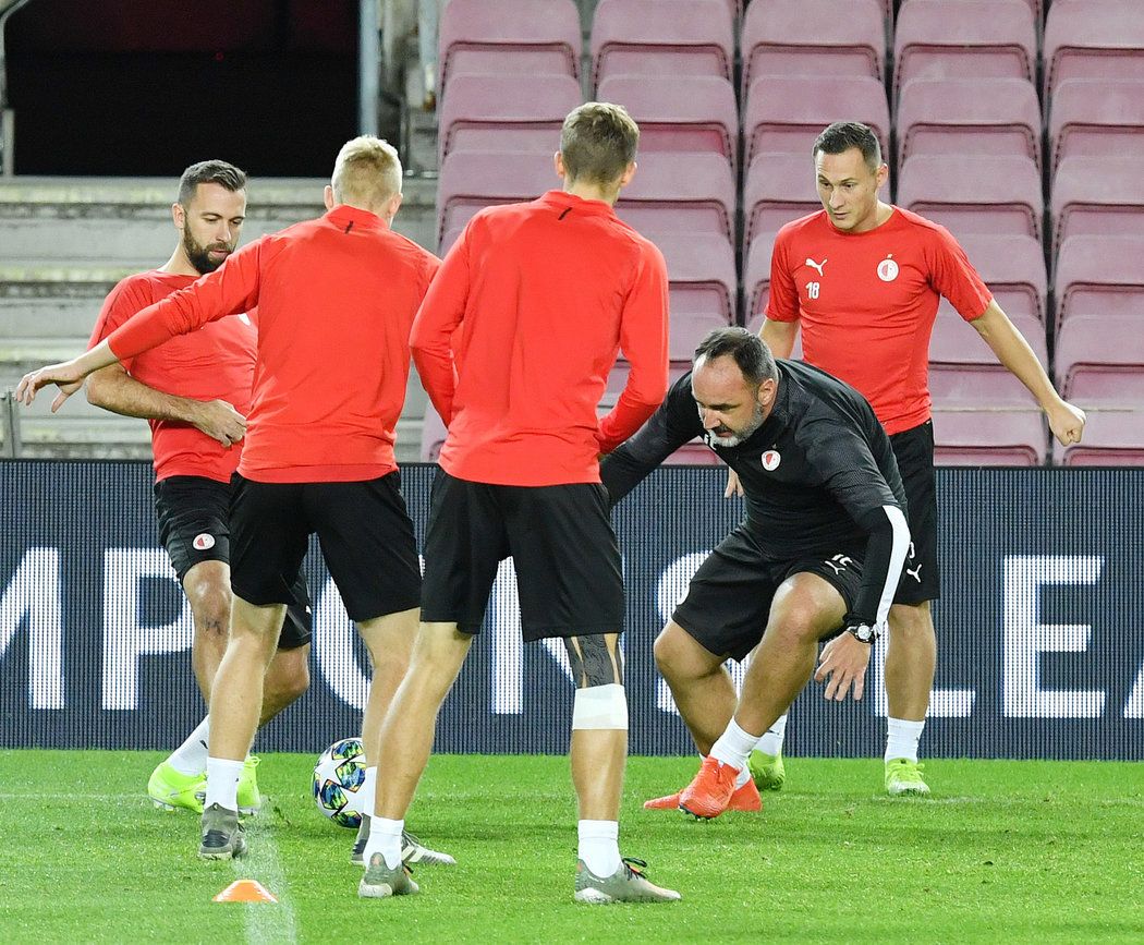 Slavia má za sebou předzápasový trénink na Camp Nou