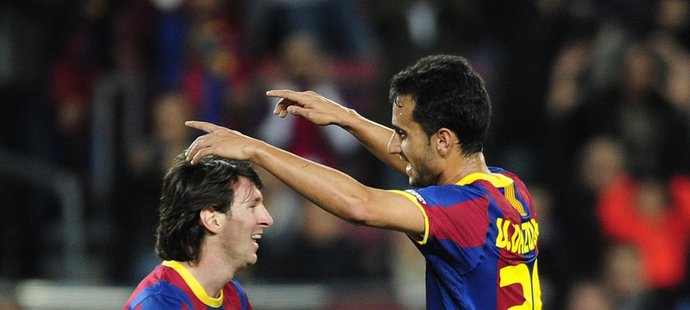 Lionel Messi (vlevo) se raduje ze vstřelené branky