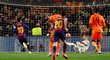 Lionel Messi proměňuje penaltu pro Lyonu