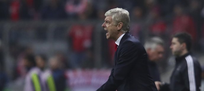 Trenér Arsenalu Arséne Wenger při utkání s Bayernem