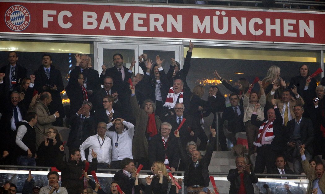 V koncert Bayernu se proměnilo úvodní semifinále Ligy mistrů mezi bavorským velkoklubem a Barcelonou. Bayern vyhrál jasně 4:0 a euforie panovala i mezi VIP hosty