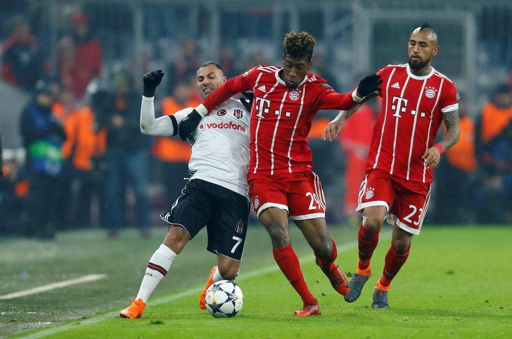 Ricardo Quaresma v souboji s Kingsley Comanem z Bayernu