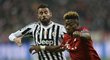 David Alaba a Andrea Barzagli z Juventusu si střihli sprinterský souboj