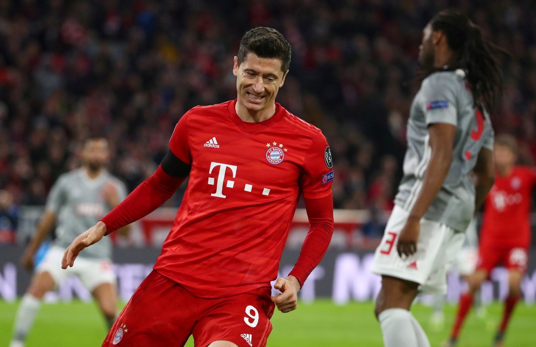 Robert Lewandowski z Bayernu během zápasu Ligy mistrů proti Olympiakosu