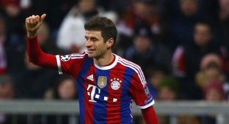 Bayern dál válcuje bundesligu, Dortmund bral v Hamburku bod
