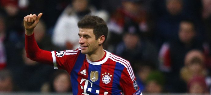 Thomas Müller se raduje, dvěma góly pomohl Bayernu k výhře na půdě Hannoveru.