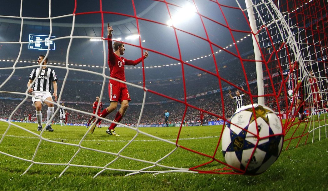 A je to. Müller právě dává gól na 2:0. Juventus na skóre už nic nezměnil