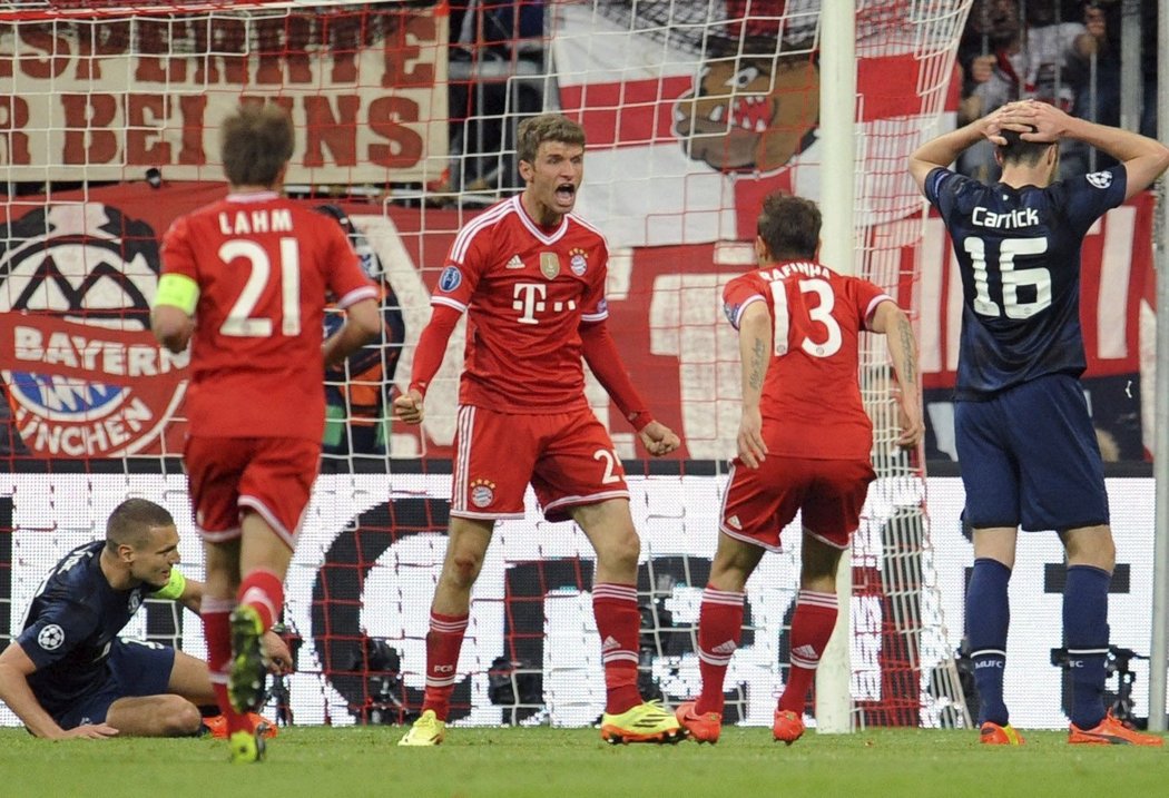 Thomas Müller se raduje z gólu proti Manchesteru United v odvetě čtvrtfinále Ligy mistrů