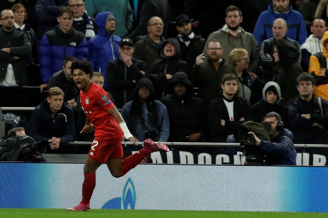 Serge Gnabry z Bayernu Mnichov vstřelil proti Tottenhamu čtyři góly a přispěl k jeho demolici v Lize mistrů 7:2