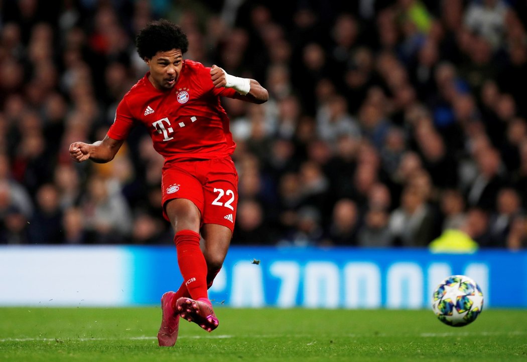 Serge Gnabry z Bayernu Mnichov vstřelil proti Tottenhamu čtyři góly a přispěl k jeho demolici v Lize mistrů 7:2