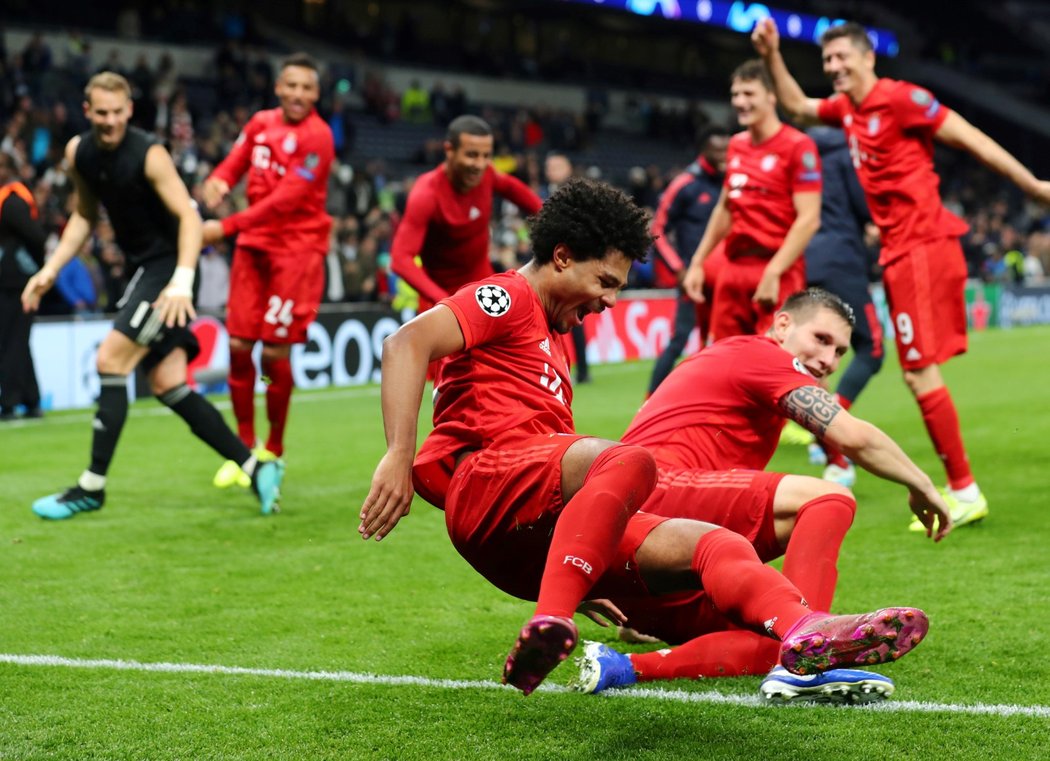 Serge Gnabry z Bayernu Mnichov vstřelil proti Tottenhamu čtyři góly a přispěl k jeho demolici v Lize mistrů 7:2