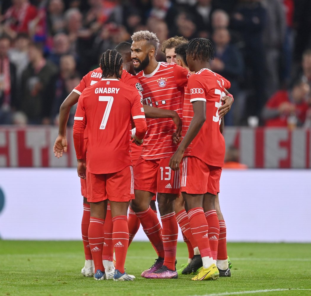 Hráči Bayernu se radují z páté trefy