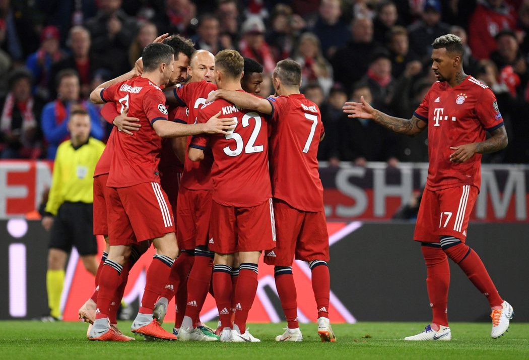 Radost hráčů Bayernu Mnichov z prvního gólu zápasu proti Ajaxu Amsterdam v Lize mistrů