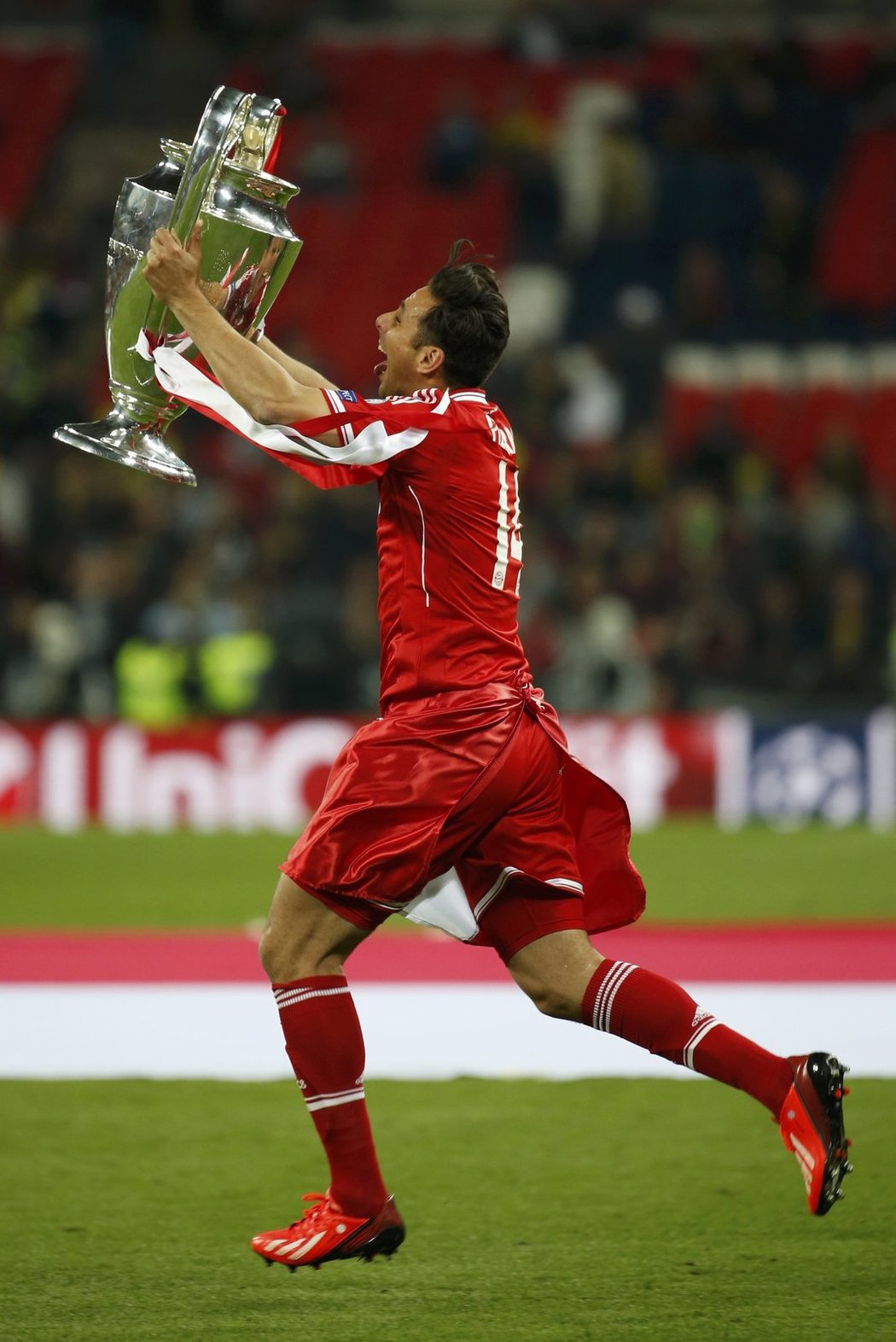 Fotbalisté Bayernu se dočkali vítězství v Lize mistrů. Ve finále vyhráli ve Wembley nad Dortmundem 2:1