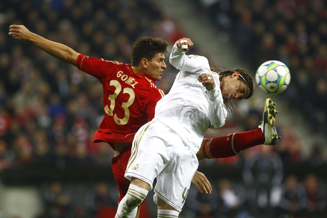 Mnichovský střelec Mario Gomez sebral Realu šance na cennou remízu ze hřiště soupeře.